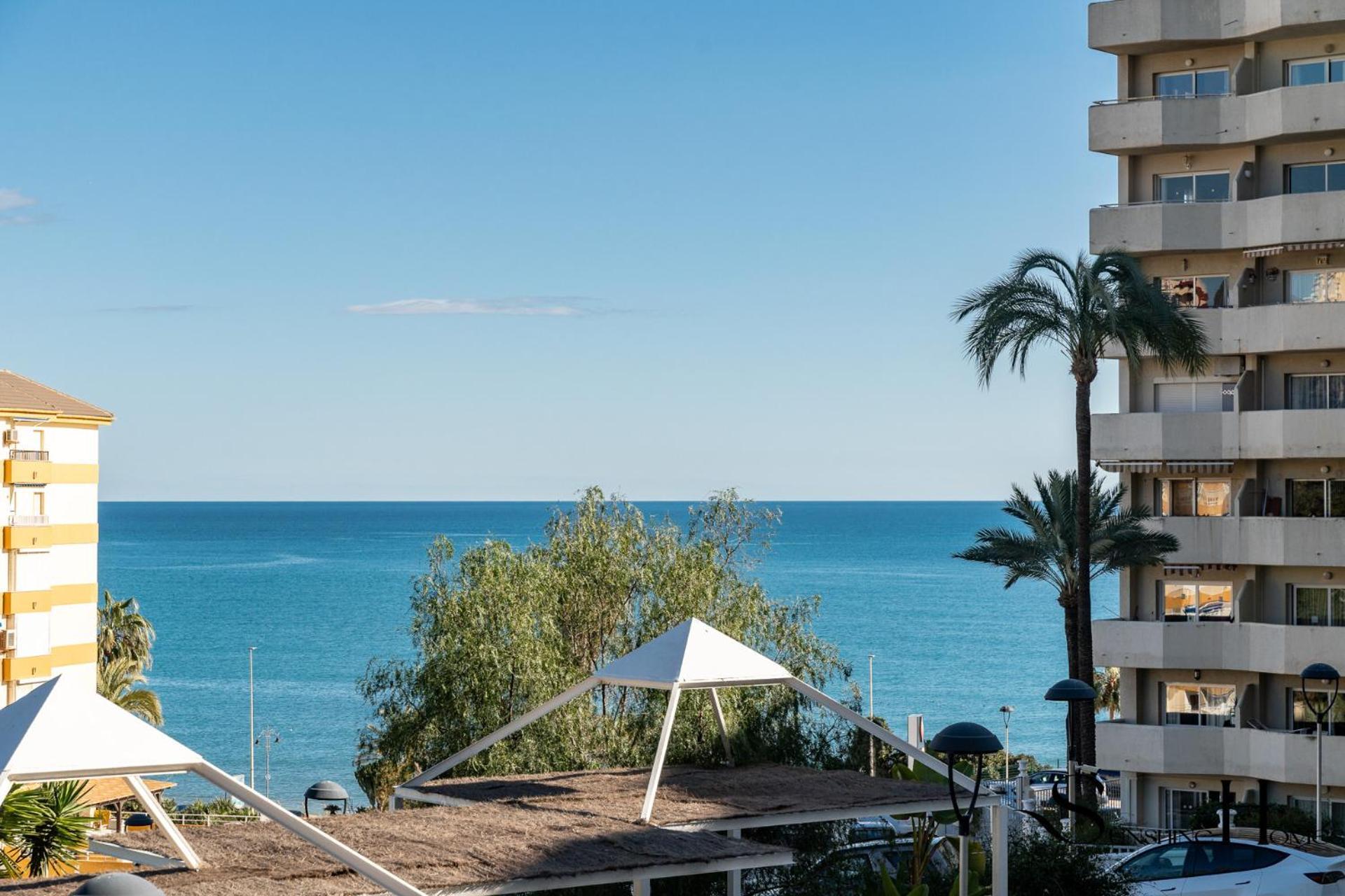 Seaview Beachfront Studio With Aqua Park & Balcony Benalmádena Extérieur photo