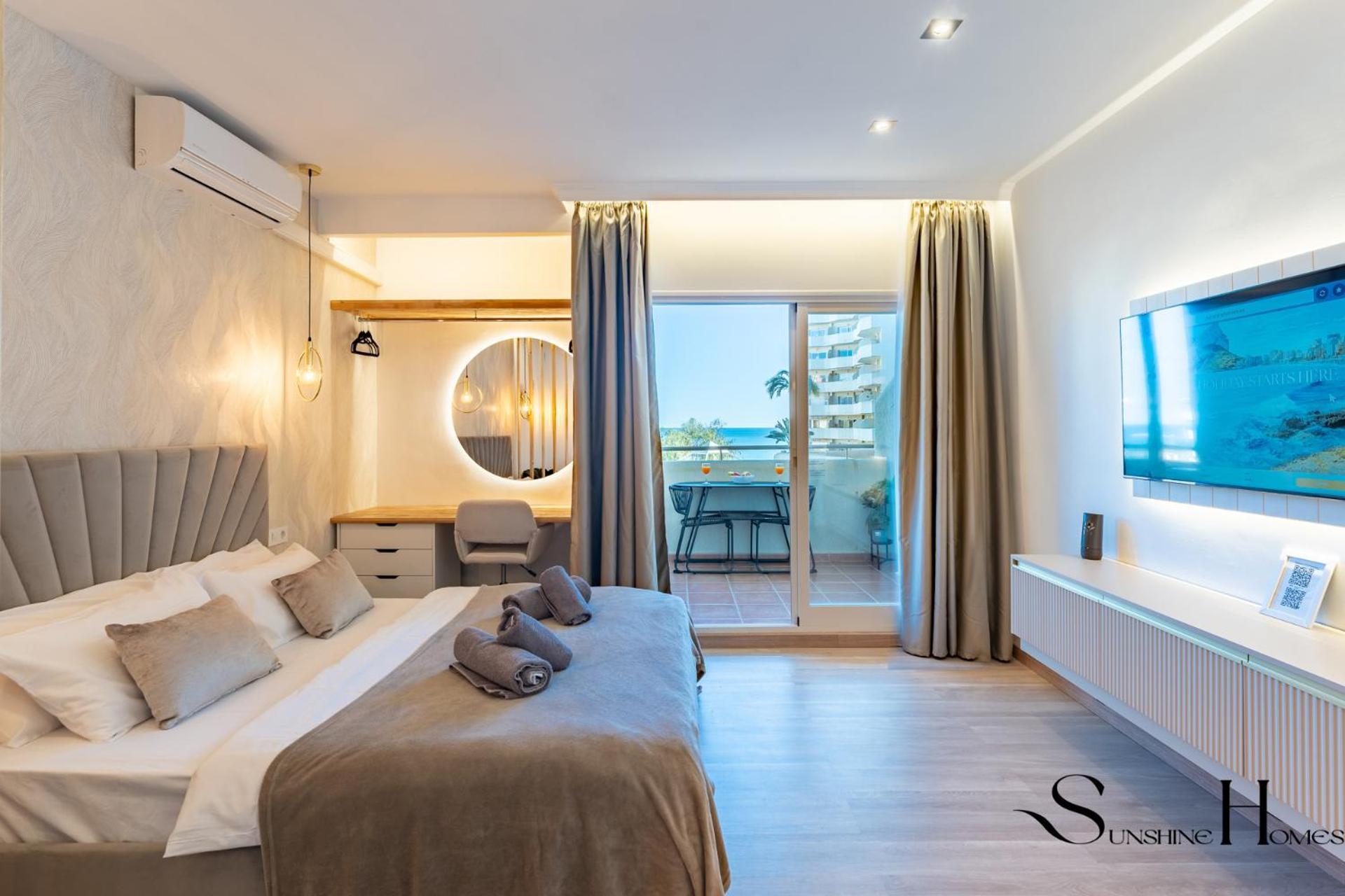 Seaview Beachfront Studio With Aqua Park & Balcony Benalmádena Extérieur photo