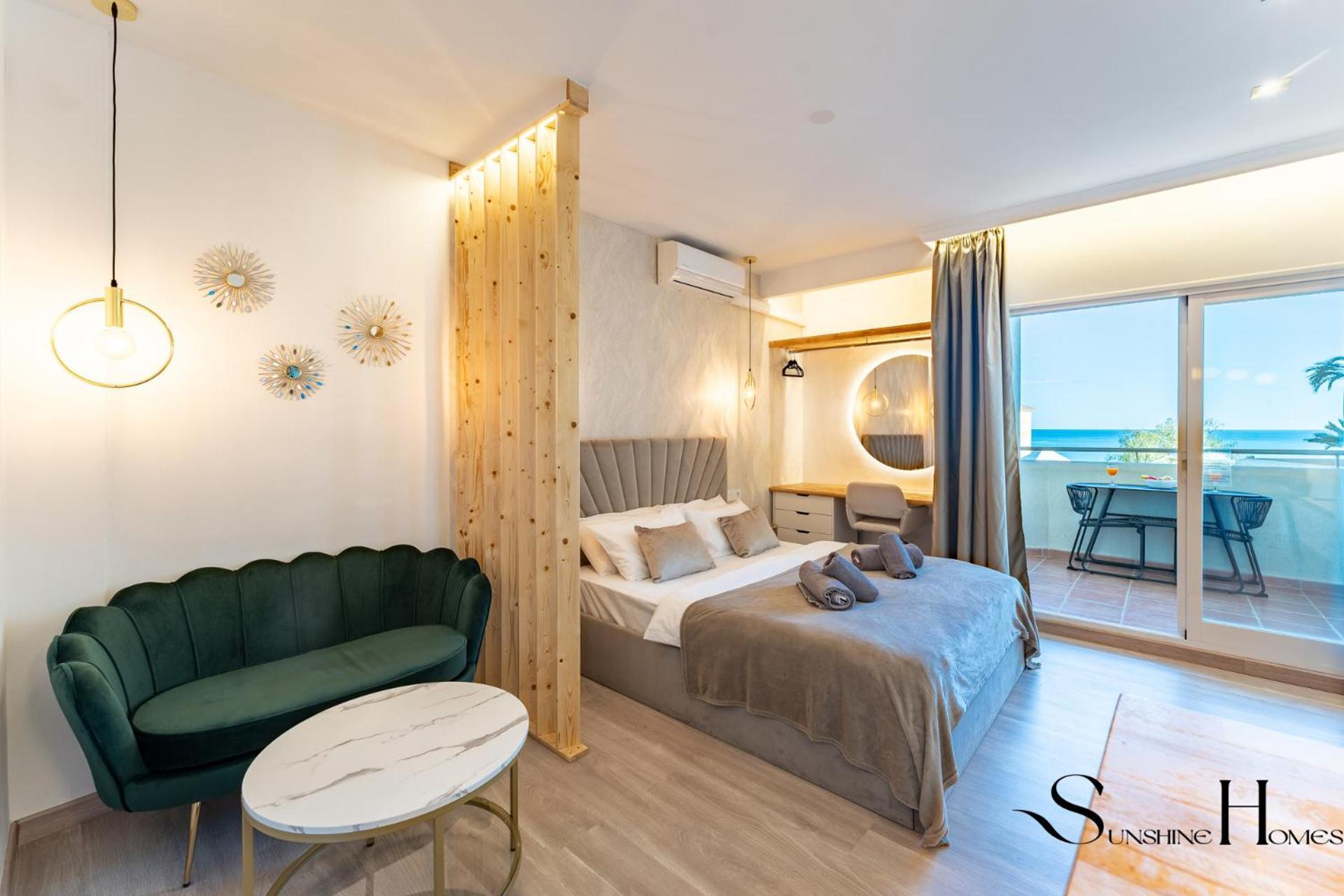 Seaview Beachfront Studio With Aqua Park & Balcony Benalmádena Extérieur photo